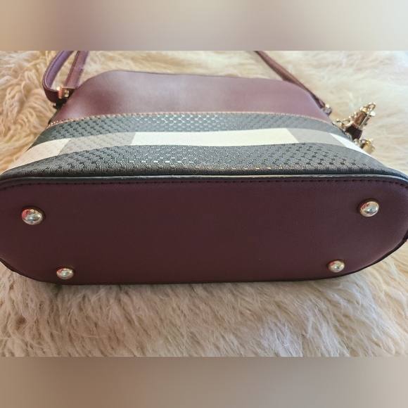 Cute Plaid Tan Burgundy Crossbody Shoulder Bag Gold Hardware - Picture 4 of 7